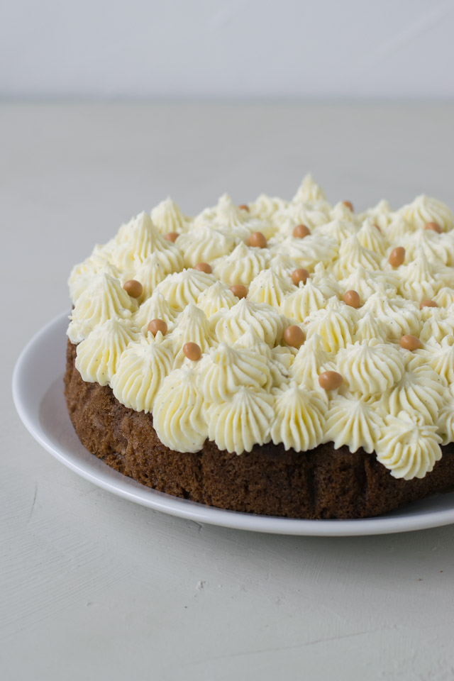 Sada Stræbe Rindende Squashkage med hvid chokolade cheese frosting - Cathrine Brandt